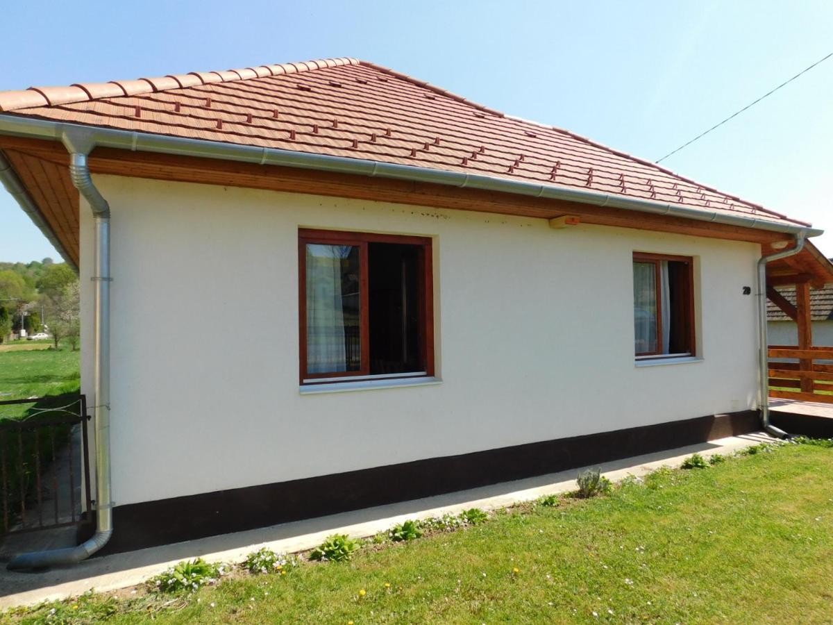 8888 Apartmanhaz Lispeszentadorjan Exterior photo